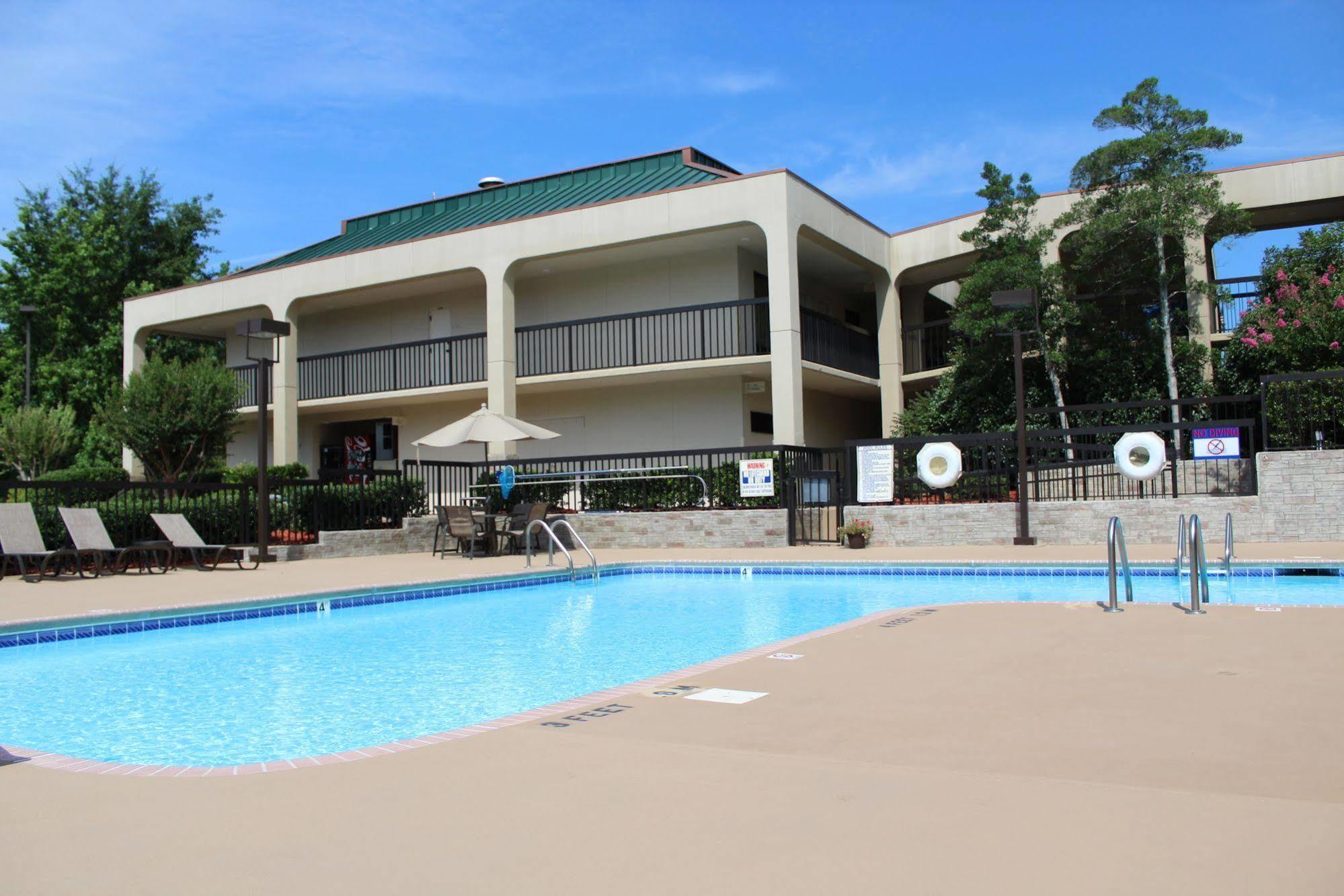 Surestay Plus Hotel By Best Western Southern Pines Pinehurst Exterior photo